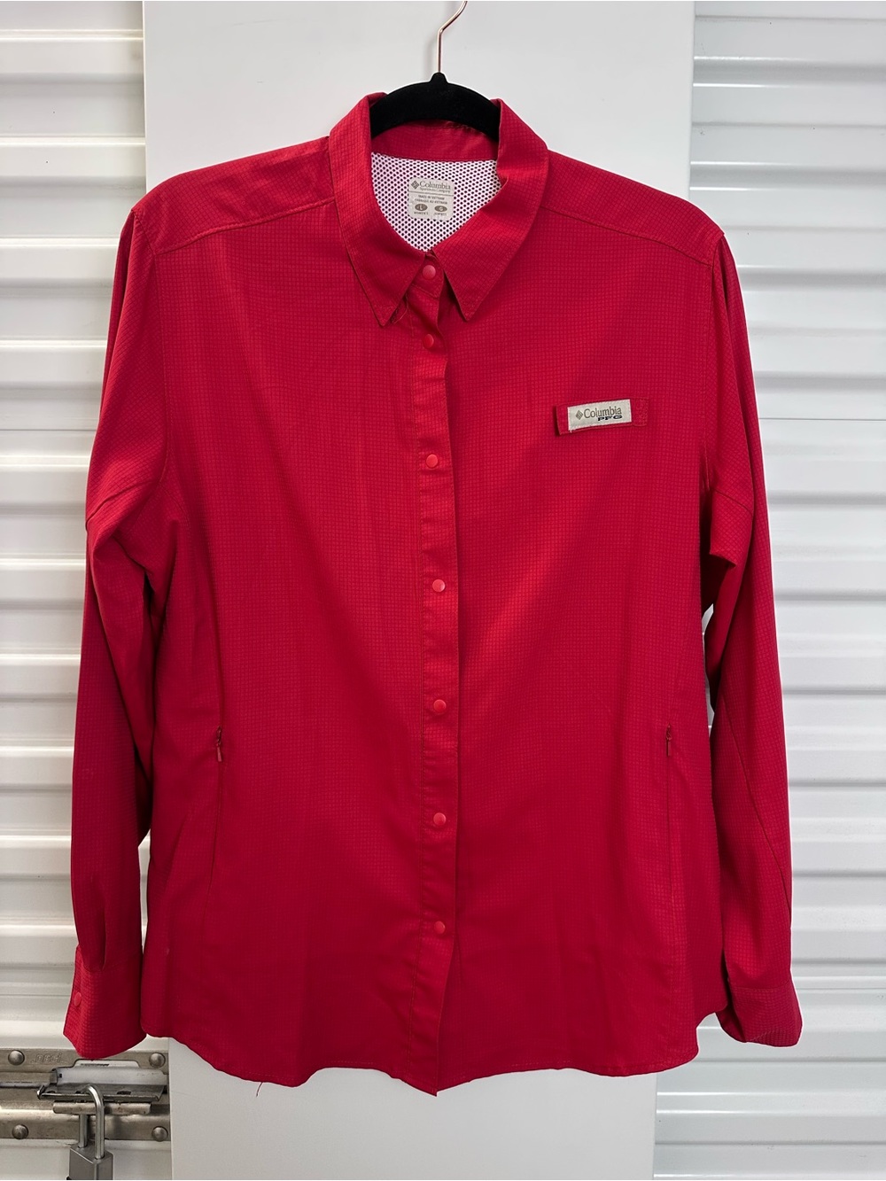 ⭐️Columbia Women’s Snap Down Performance Shirt in Red